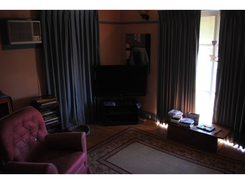 7064 Pyrenees  Highway, Avoca VIC 3467