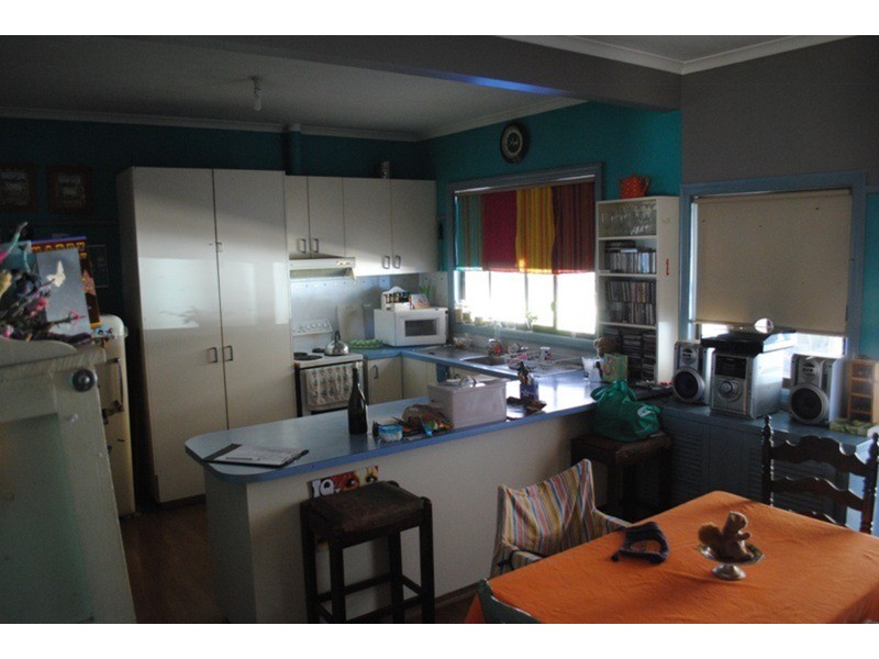 7064 Pyrenees  Highway, Avoca VIC 3467