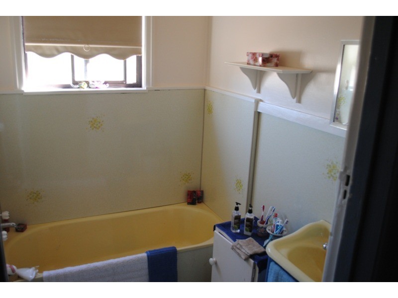 7064 Pyrenees Highway, Avoca VIC 3467