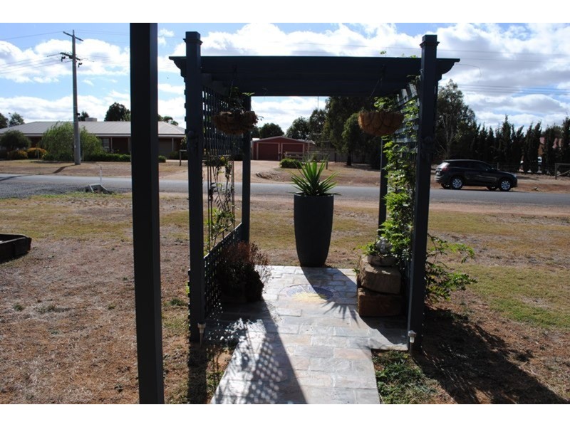 11 Hunter Street, Carisbrook VIC 3464