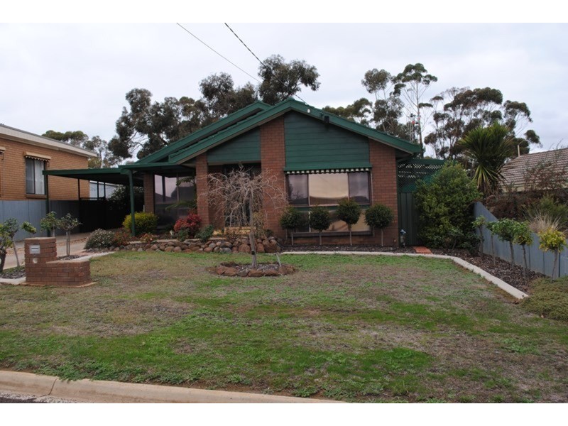 4 Hillview Avenue, Maryborough VIC 3465