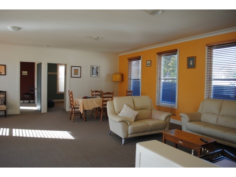 156 High Street, Avoca VIC 3467