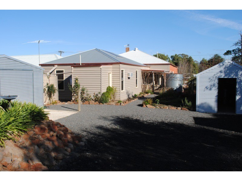 156 High Street, Avoca VIC 3467