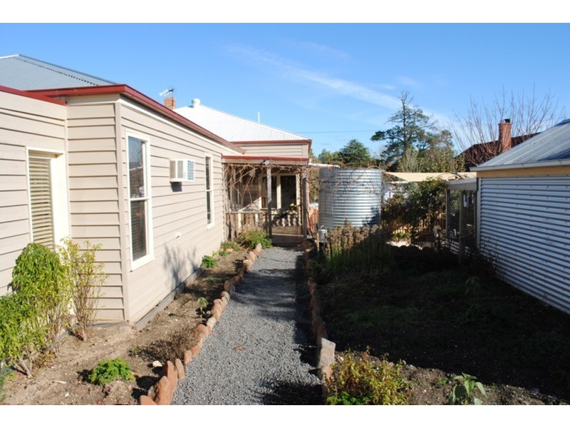 156 High Street, Avoca VIC 3467