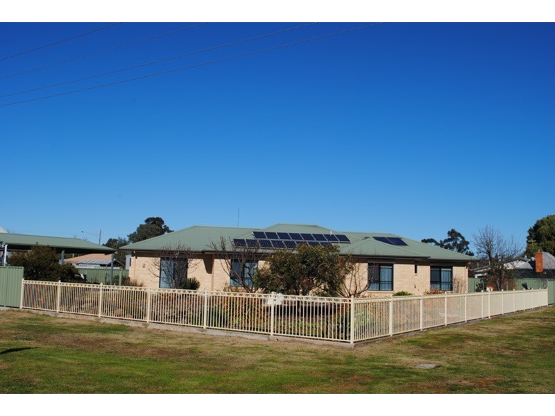 8 Green Street, Carisbrook VIC 3464
