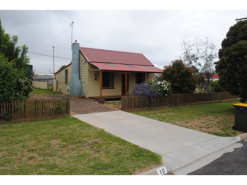 10 Lowenstein Street, Maryborough VIC 3465