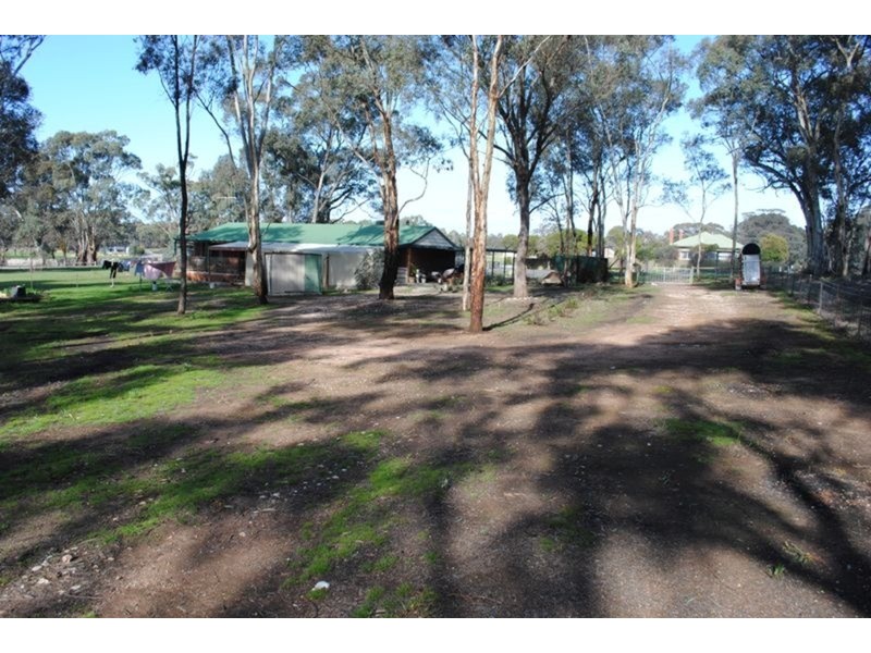 3 Dehnerts Road, Daisy Hill VIC 3465