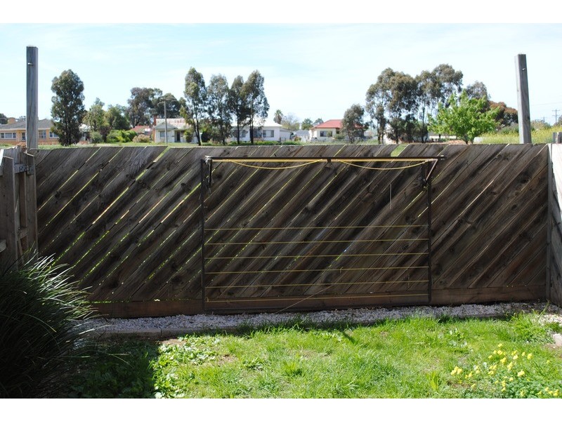 2/96 Burns Street, Maryborough VIC 3465