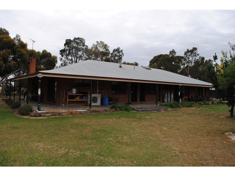471 Porteous Road, Wareek VIC 3465