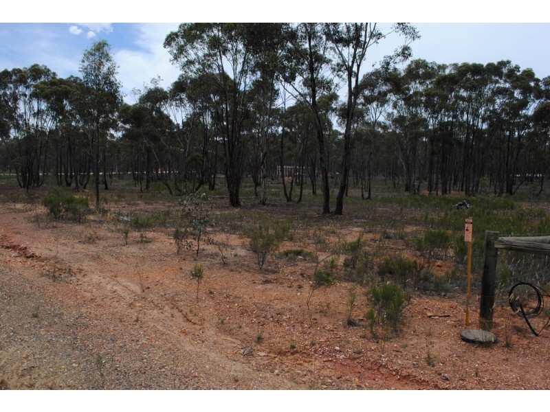 52 Palmer Road, Simson VIC 3465