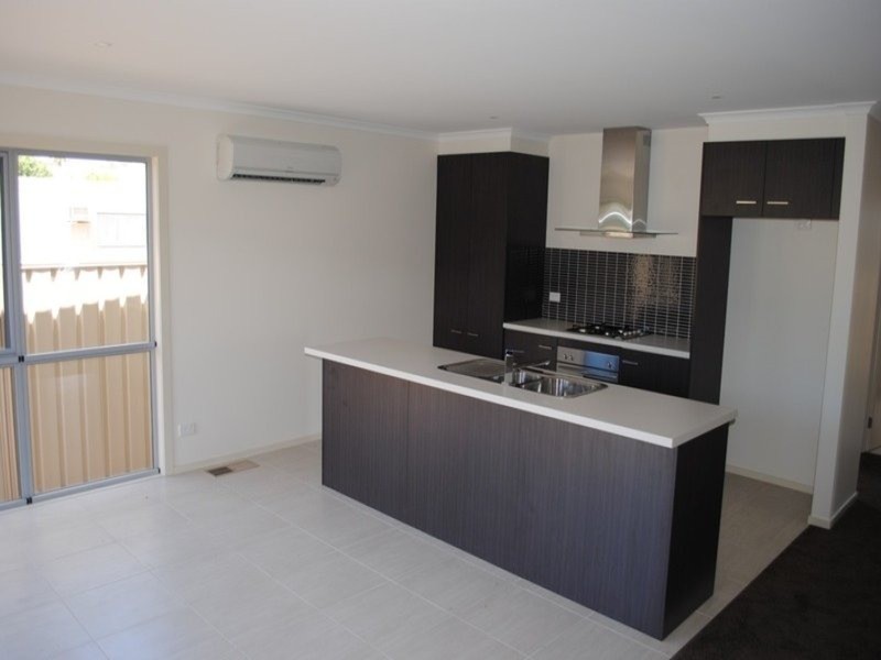 Units 5 & 6/114-118 Gillies  Street, Maryborough VIC 3465