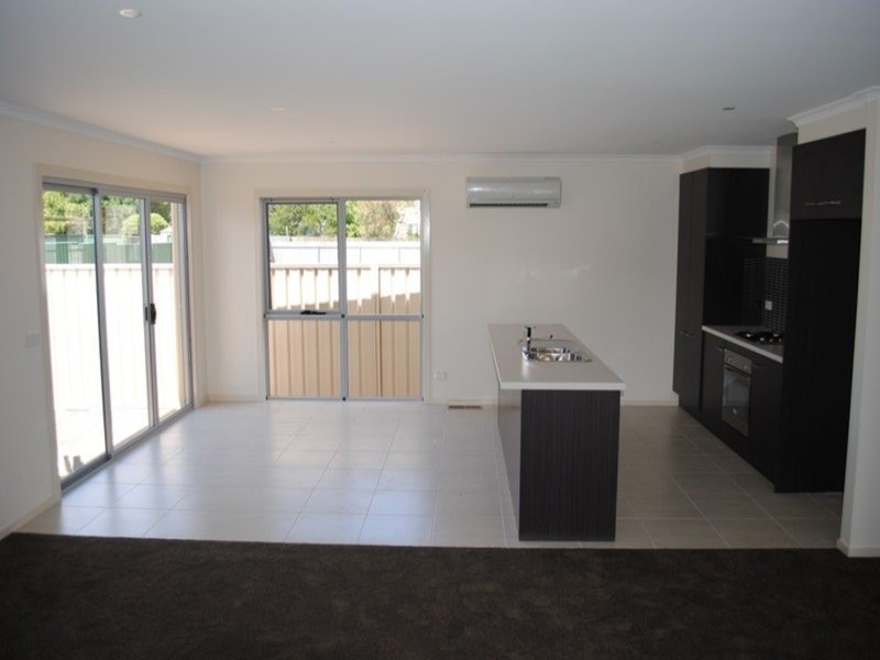 Units 5 & 6/114-118 Gillies  Street, Maryborough VIC 3465