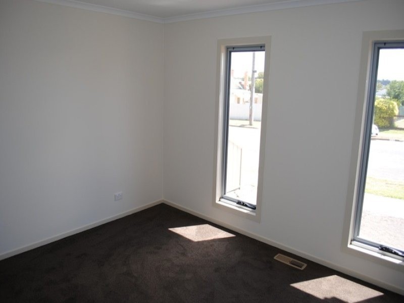 Units 5 & 6/114-118 Gillies  Street, Maryborough VIC 3465