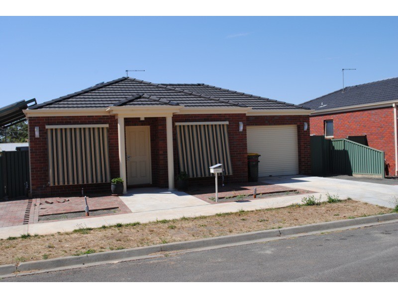 12 Sydney  Avenue, Maryborough VIC 3465