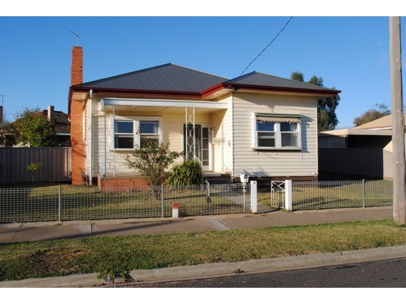 8  Sutton  Road, Maryborough VIC 3465