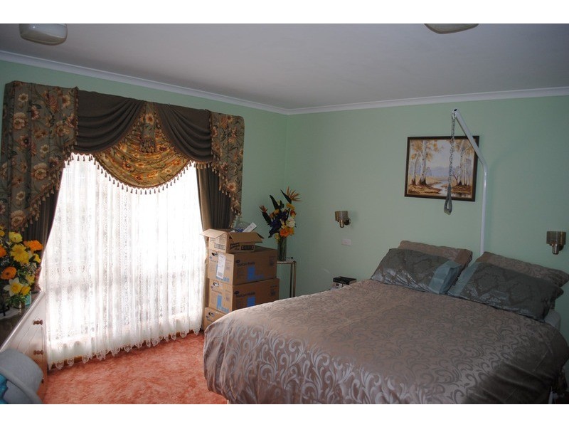 8 Menzies  Drive, Daisy Hill VIC 3465