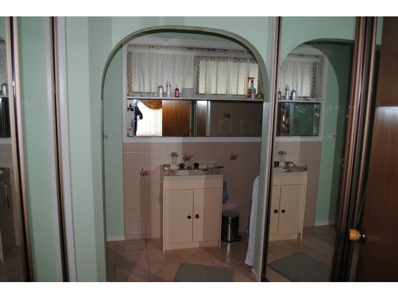 8 Menzies  Drive, Daisy Hill VIC 3465