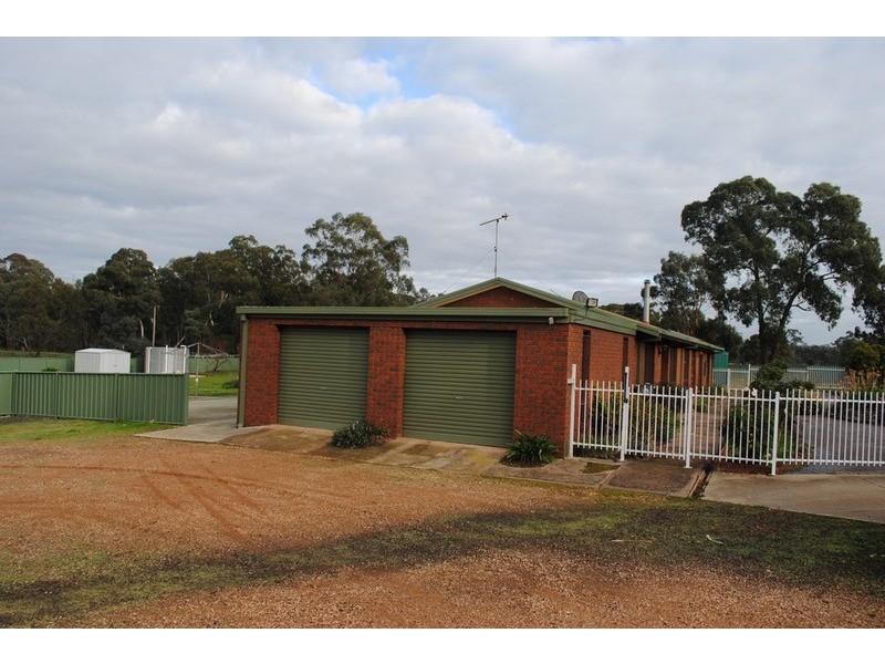 8 Menzies  Drive, Daisy Hill VIC 3465