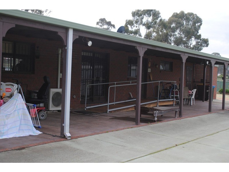 8 Menzies  Drive, Daisy Hill VIC 3465