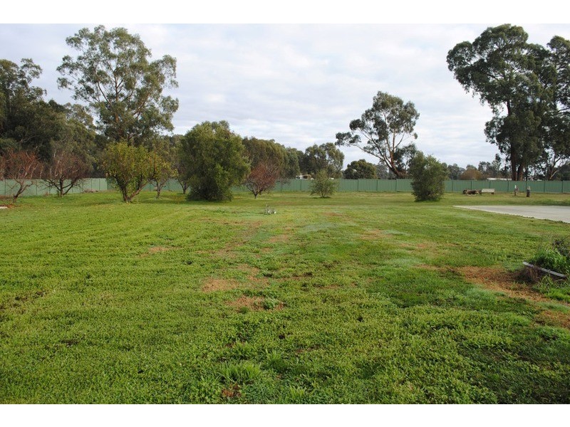 8 Menzies  Drive, Daisy Hill VIC 3465