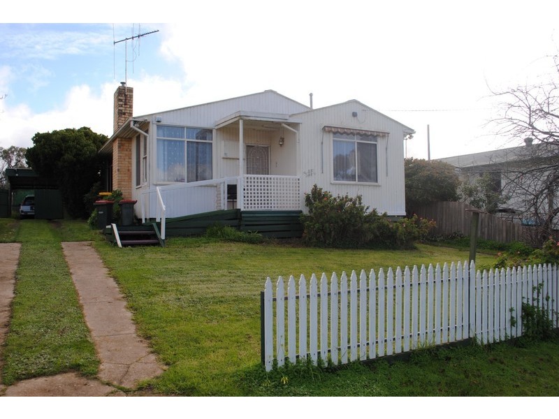 11 Cameron Street, Maryborough VIC 3465