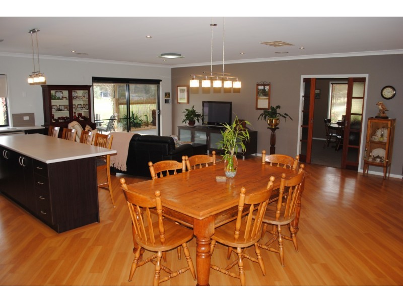 12 Dehnerts Road, Daisy Hill VIC 3465