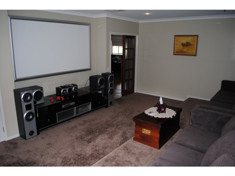 12 Dehnerts Road, Daisy Hill VIC 3465