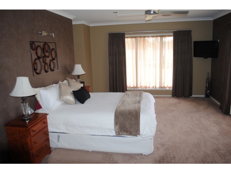 12 Dehnerts Road, Daisy Hill VIC 3465