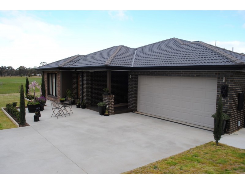 12 Dehnerts Road, Daisy Hill VIC 3465