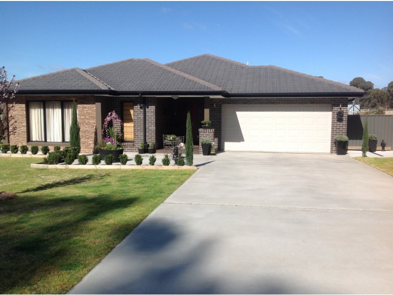12 Dehnerts Road, Daisy Hill VIC 3465