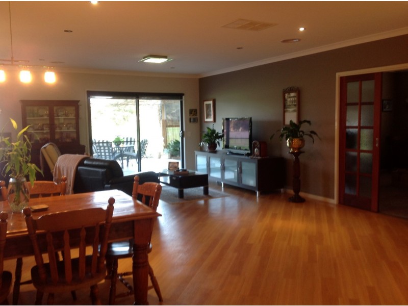 12 Dehnerts Road, Daisy Hill VIC 3465