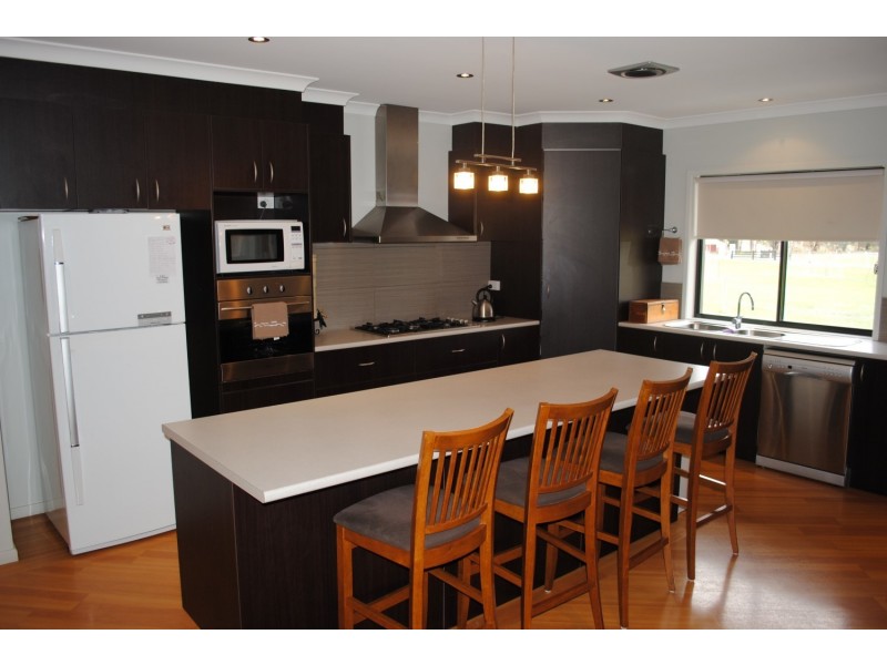 12 Dehnerts Road, Daisy Hill VIC 3465