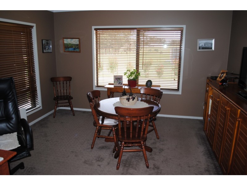 12 Dehnerts Road, Daisy Hill VIC 3465