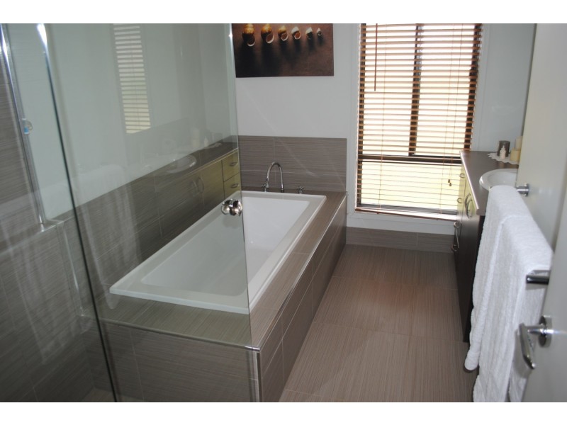 12 Dehnerts Road, Daisy Hill VIC 3465