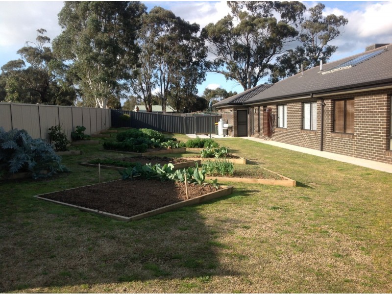 12 Dehnerts Road, Daisy Hill VIC 3465