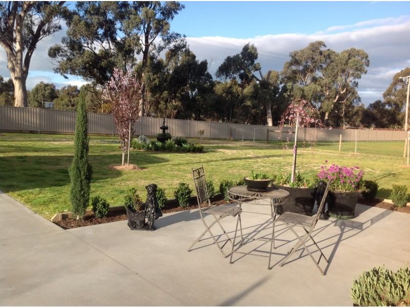 12 Dehnerts Road, Daisy Hill VIC 3465