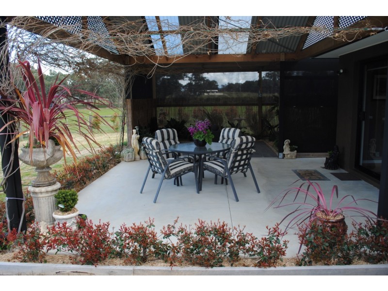 12 Dehnerts Road, Daisy Hill VIC 3465