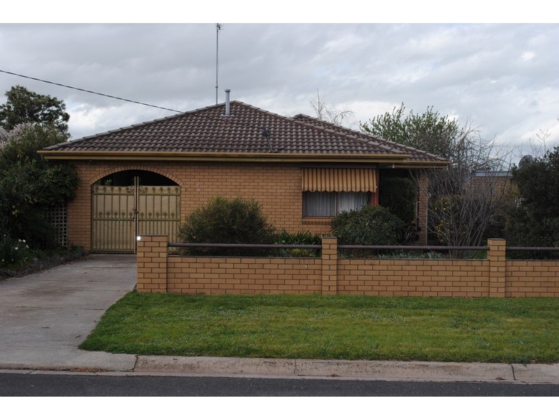 8 Dundas Road, Maryborough VIC 3465