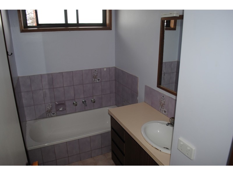 8 Dundas Road, Maryborough VIC 3465