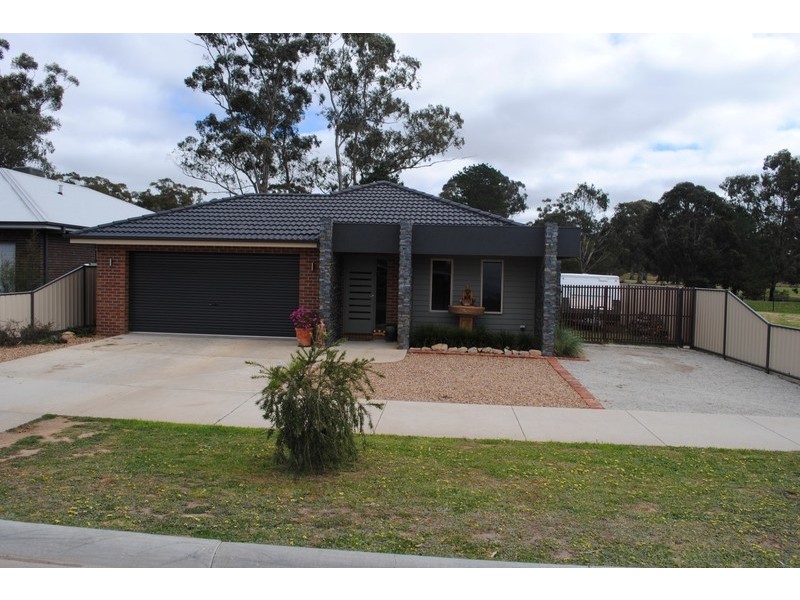 299 Gladstone Street, Maryborough VIC 3465