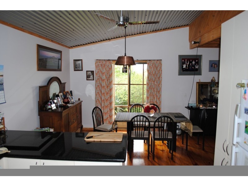 570 Avoca Road, Amherst VIC 3371