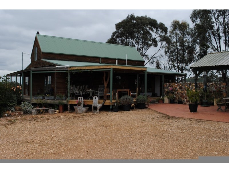 570 Avoca Road, Amherst VIC 3371