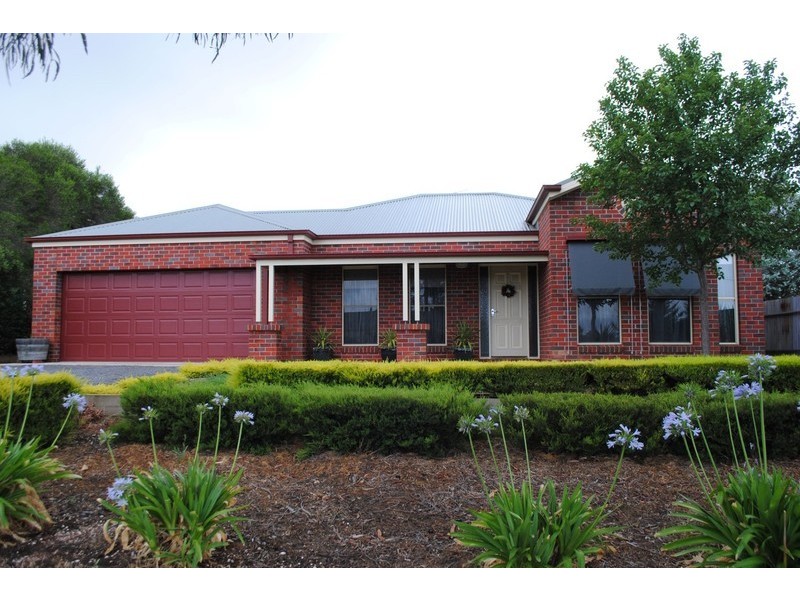 76 Barnett Street, Avoca VIC 3467