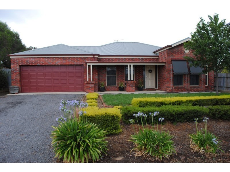 76 Barnett Street, Avoca VIC 3467