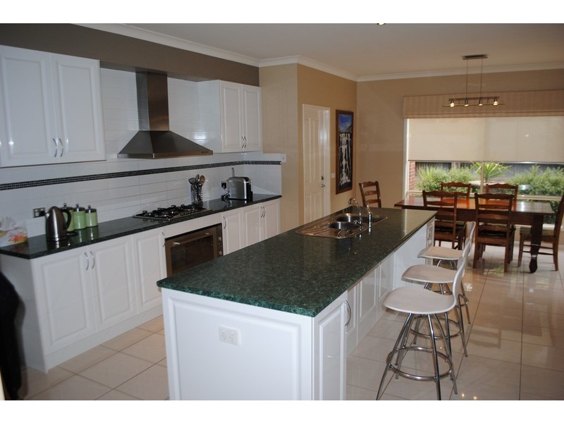 76 Barnett Street, Avoca VIC 3467