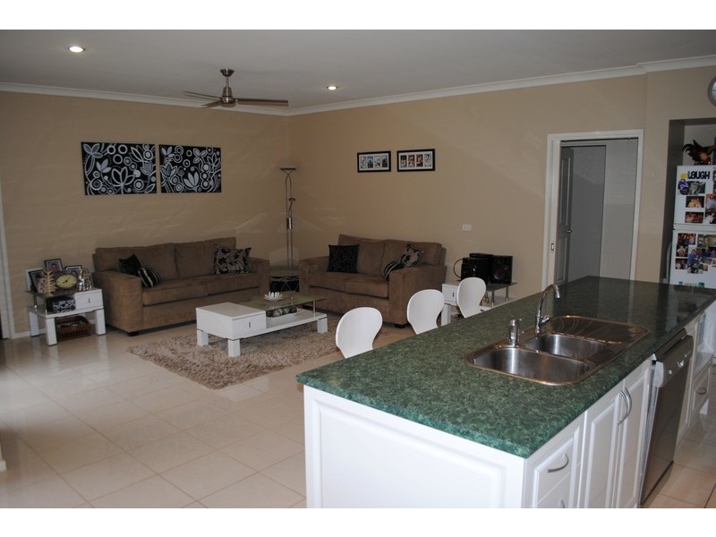 76 Barnett Street, Avoca VIC 3467