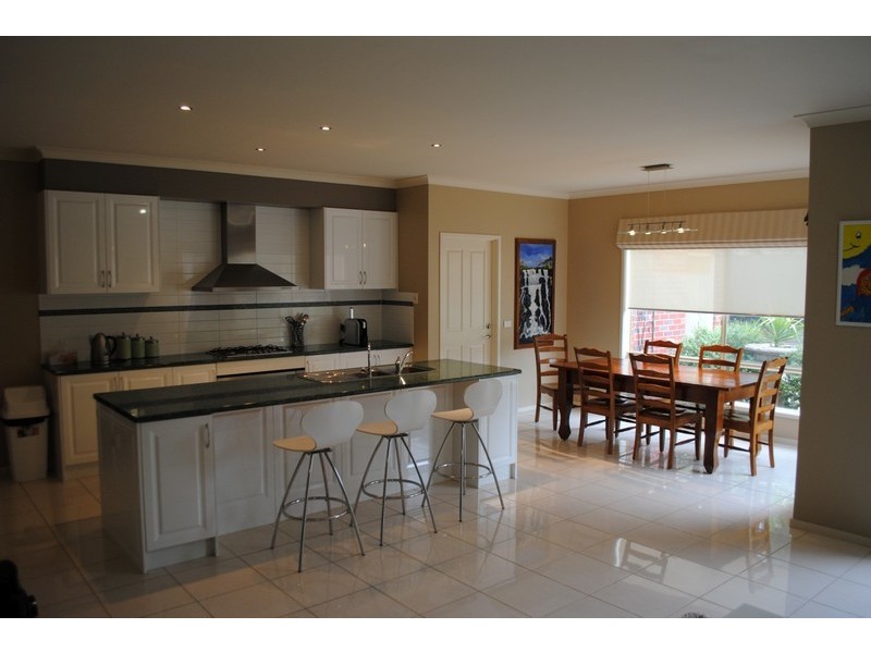 76 Barnett Street, Avoca VIC 3467