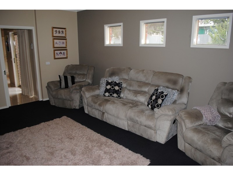 76 Barnett Street, Avoca VIC 3467