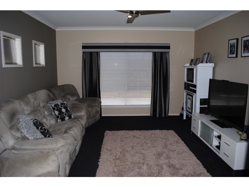 76 Barnett Street, Avoca VIC 3467