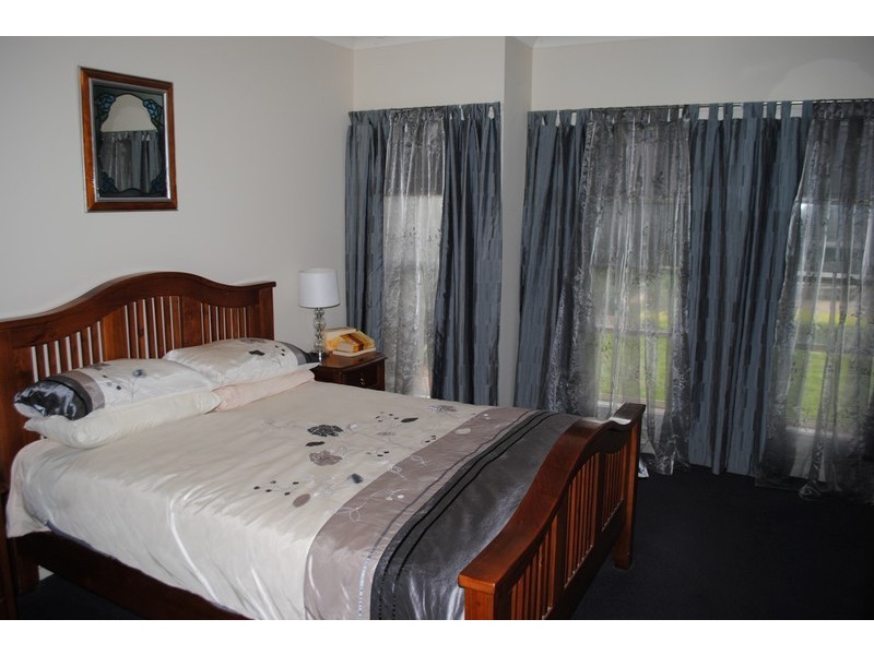 76 Barnett Street, Avoca VIC 3467